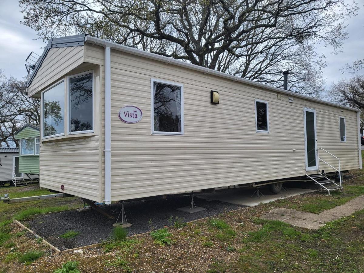 14 Greenwood Thorness Bay Porchfield  Exterior photo